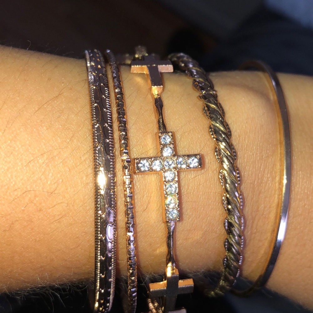 5 gold finishing bangles